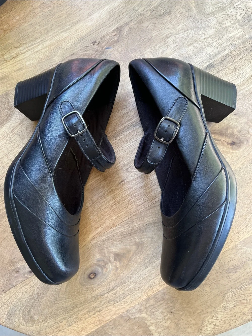 Clarks heels with strap and adjustable closure black size 8 - Picture 3 of 8